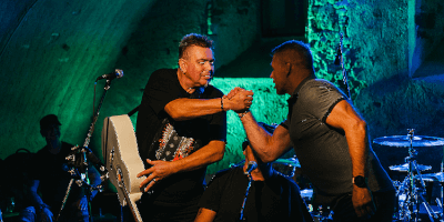 S kapelou si krátce zapěl i kolega David, bylo veselo