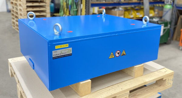 Permanent magnet block for processing of gravel